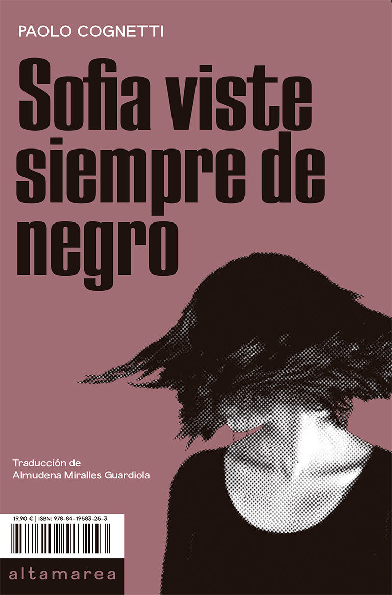 SOFIA VISTE SIEMPRE DE NEGRO. 