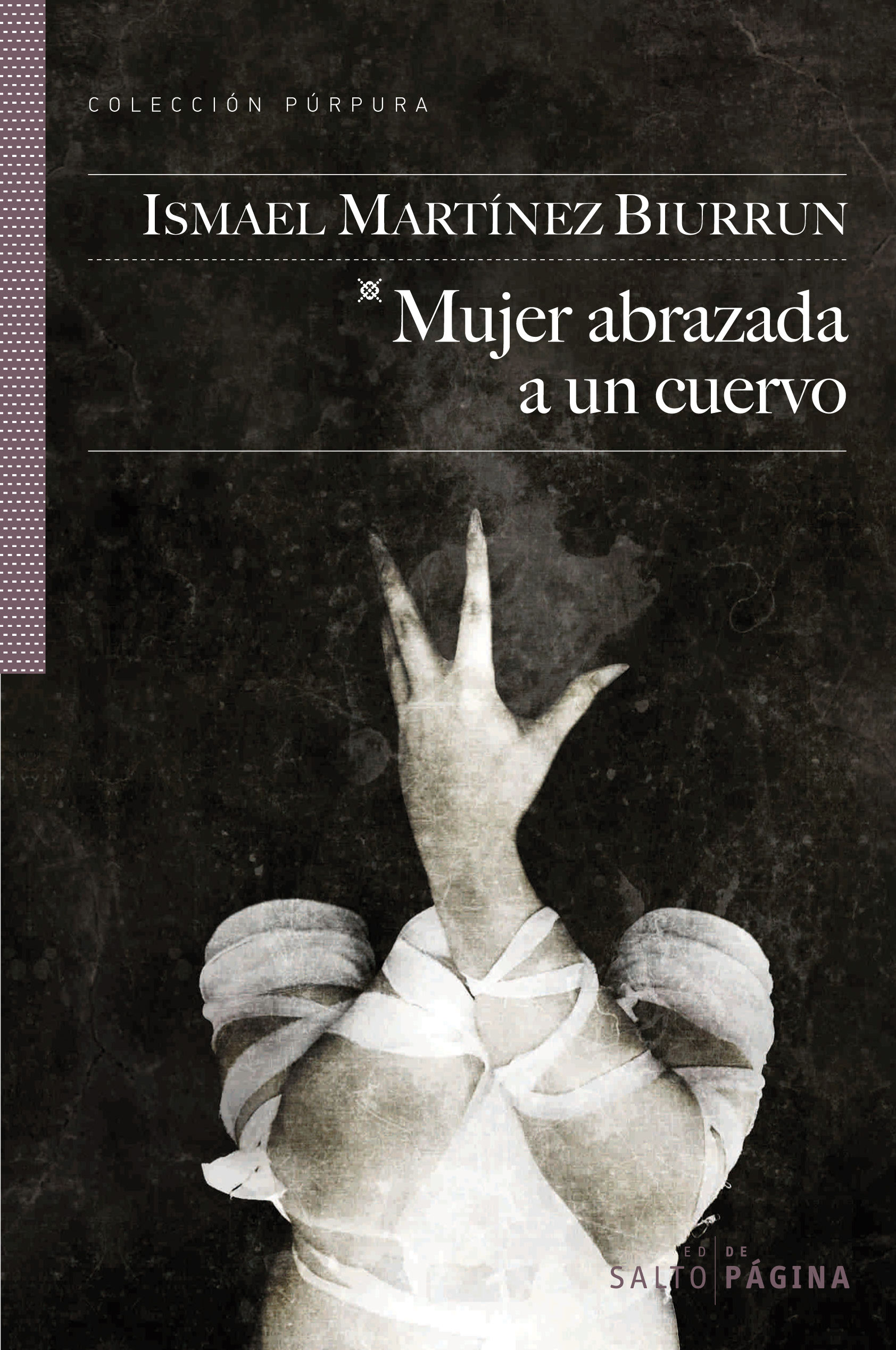 MUJER ABRAZADA A UN CUERVO.