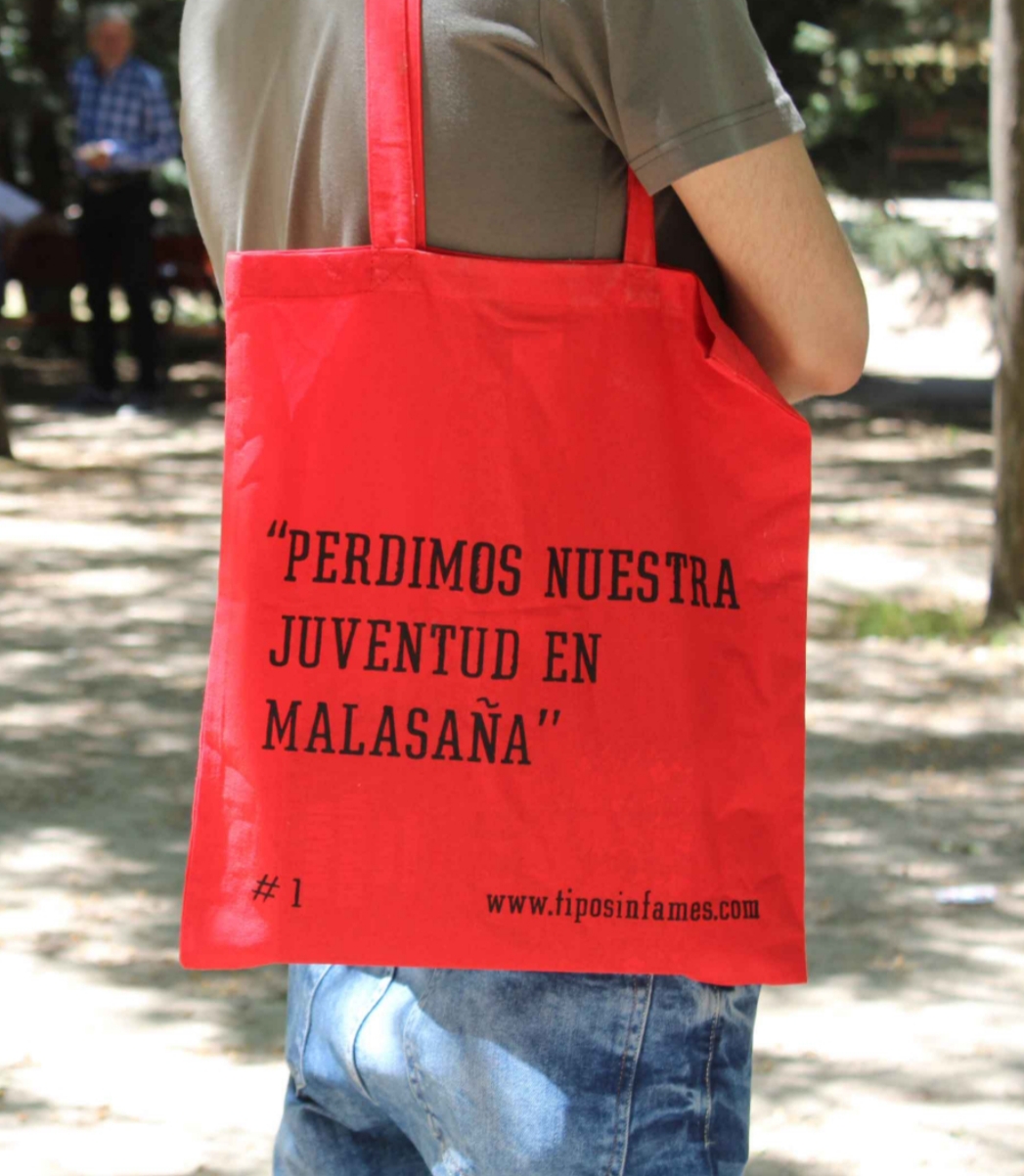 BOLSA TELA ROJA PERDIMOS NUESTRA JUVENTUD EN MALASAÑA